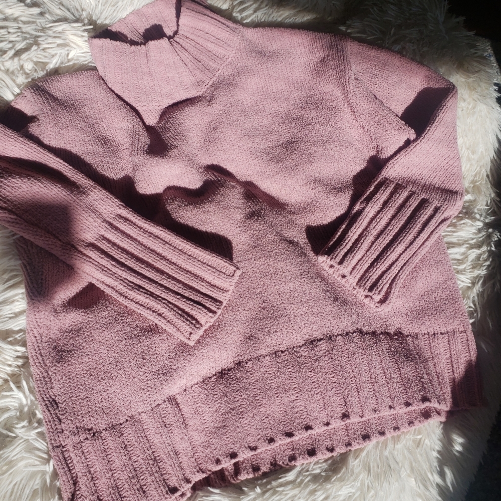 Light, mauve pink turtle neck sweater